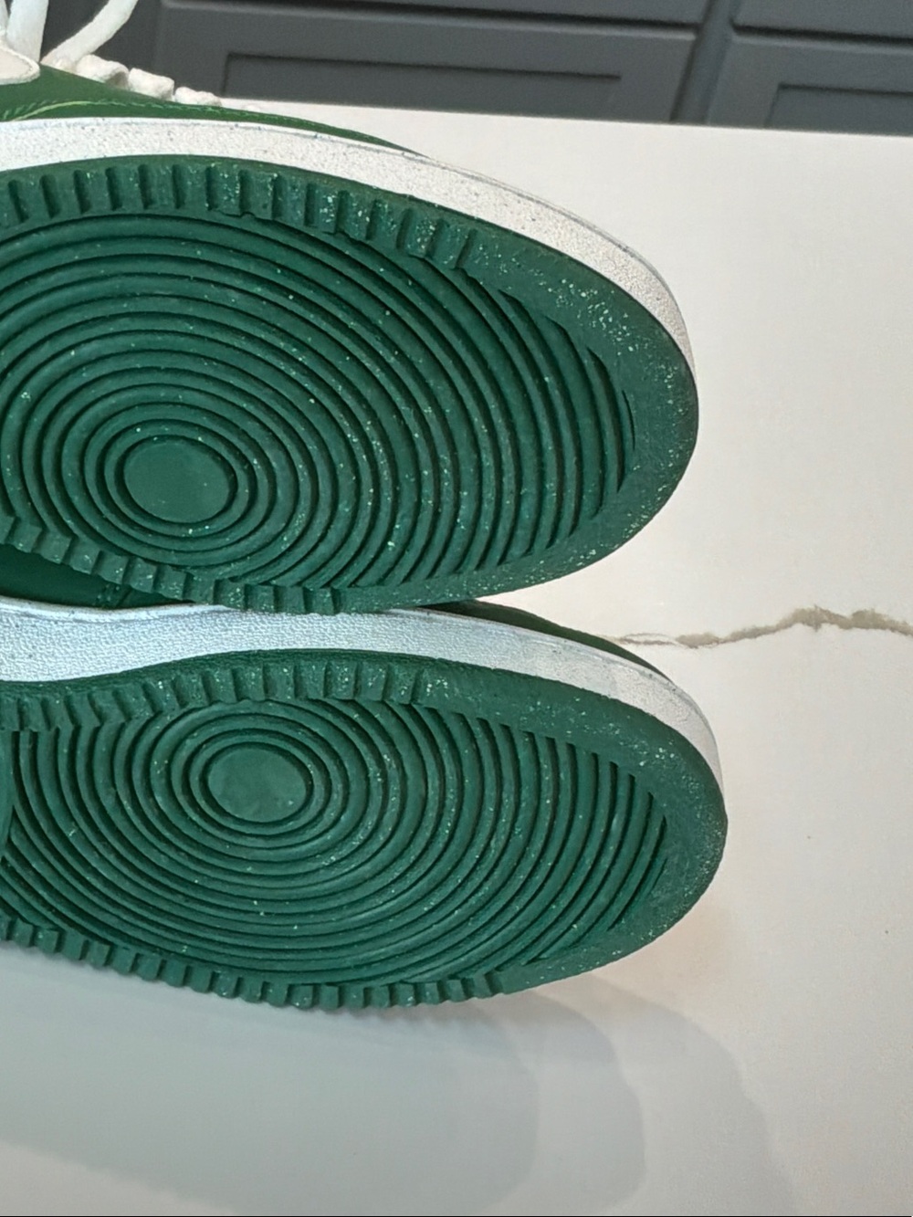 Nike Size 6 Women’s Low-Top Sneakers White Green Worn Trying On Minor Crease - Picture 10 of 16